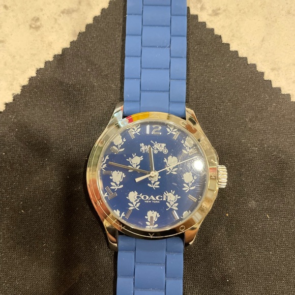 Coach Watch - Picture 4 of 4